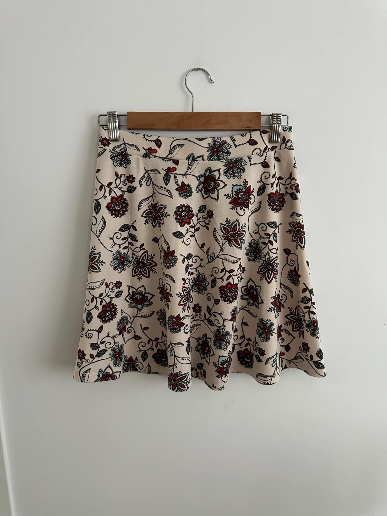 Falda corta floreada / boho H&M Talla S - Estampado Étnico